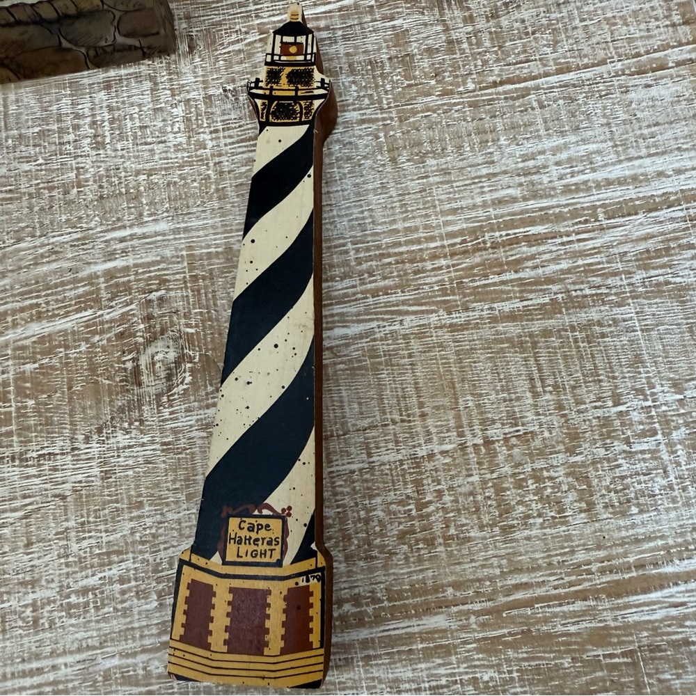 Vintage Handmade and Hand-painted in Massachusetts wooden houses and lighthouses - Picture 13 of 16
